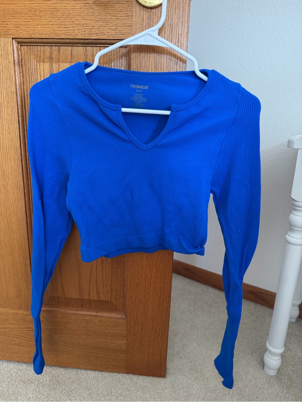 fresh Vibrant Blue Ribbed V-Notch Long-Sleeve Crop Top
